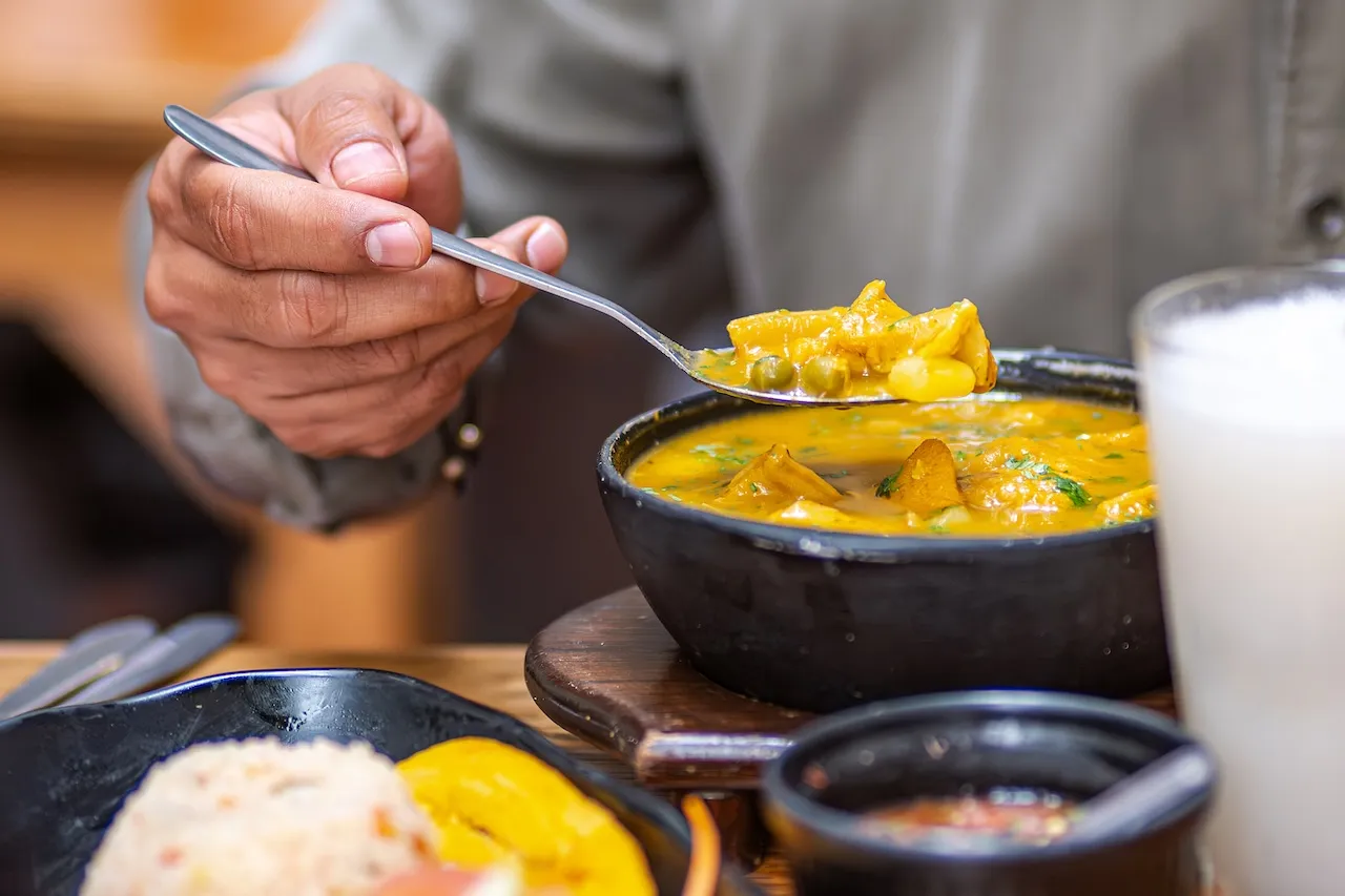 DE LA TIERRA A LA MESA Y DE LA MESA A LA OLLA